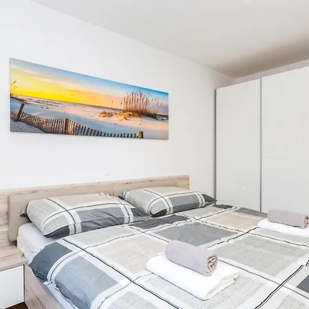 Apartment Palms - A3 *