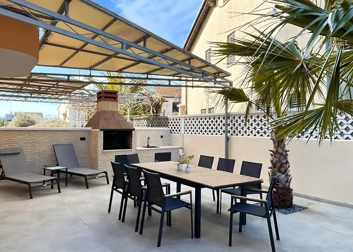 Apartment Palms - A3 *