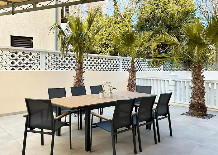 Apartment Palms - A3 *